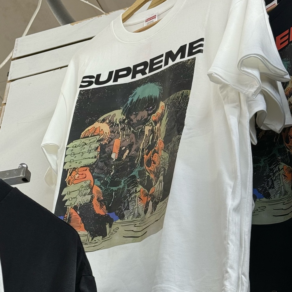 Supreme White Short Sleeve Tee with Graphic Design